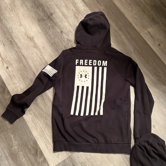 (2) Under Armour Freedom Sweatshirts - Picture 7 of 8